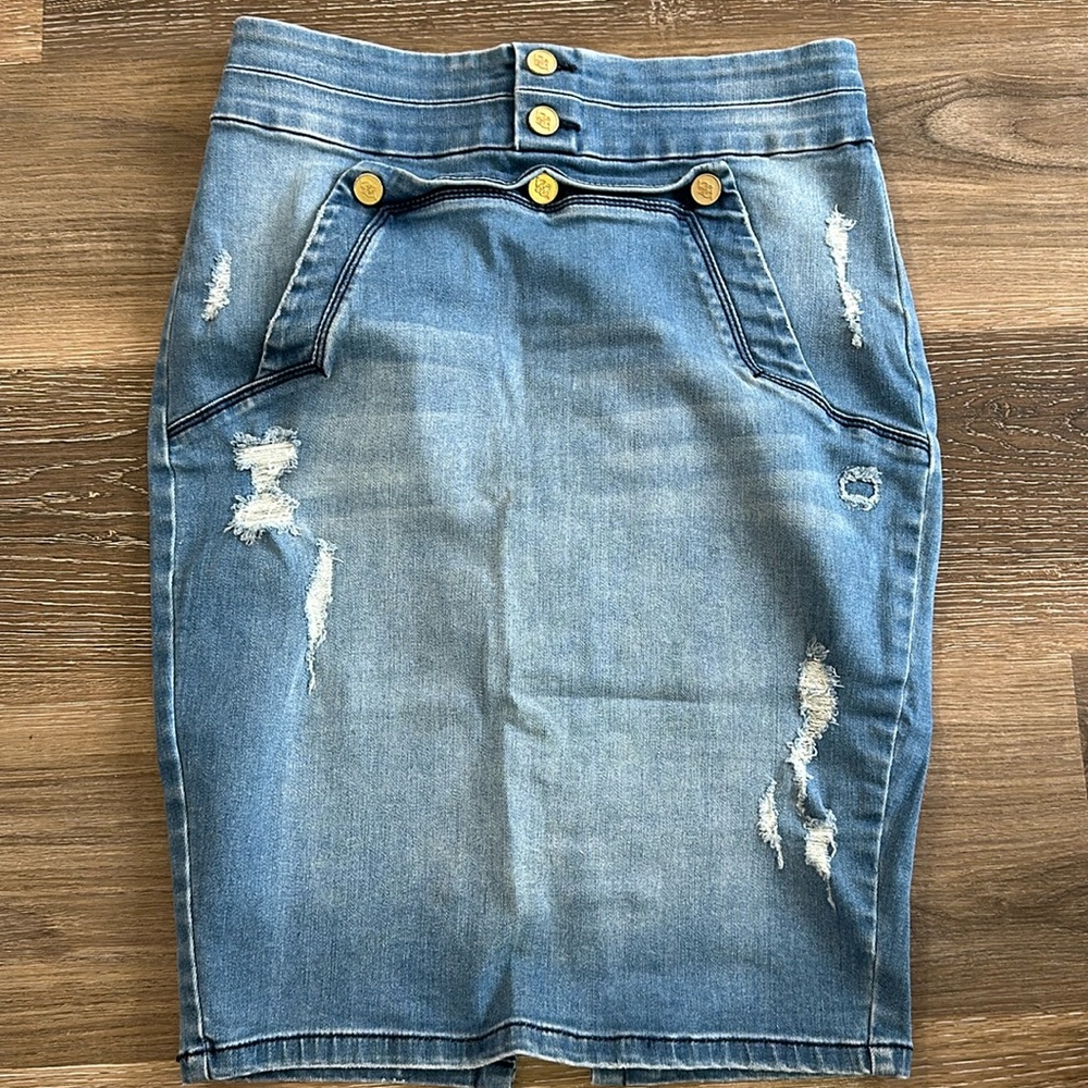 bebe jean skirt size 29. Knee Lenght